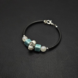Fehér-türkiz karperec - ékszer - karkötő - memóriadrótos karkötő - Meska.hu
