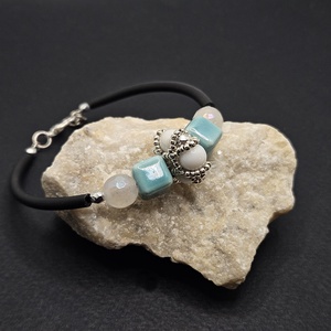 Fehér-türkiz karperec - ékszer - karkötő - memóriadrótos karkötő - Meska.hu
