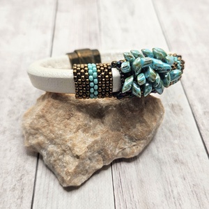 Regaliz bőr karkötő - ékszer - karkötő - karperec - Meska.hu