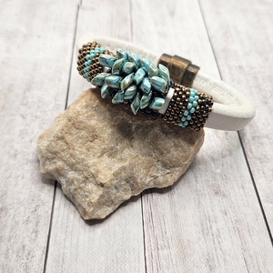 Regaliz bőr karkötő - ékszer - karkötő - karperec - Meska.hu