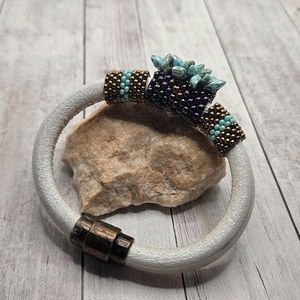 Regaliz bőr karkötő - ékszer - karkötő - karperec - Meska.hu