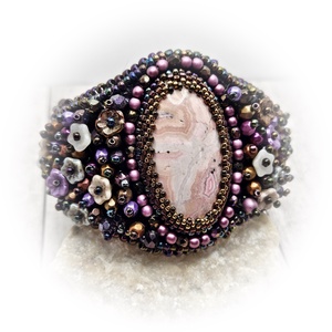 Gyöngyhimzett karkötő - ékszer - karkötő - széles karkötő - Meska.hu