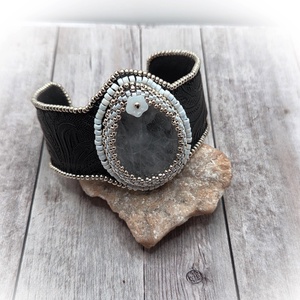 Fehér kvarc köves karperec - ékszer - karkötő - széles karkötő - Meska.hu