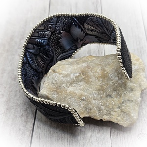 Karperec cseh üvegkabosonnal - ékszer - karkötő - széles karkötő - Meska.hu