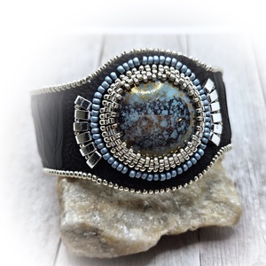 Karperec cseh üvegkabosonnal - ékszer - karkötő - széles karkötő - Meska.hu