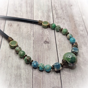 Jáspis-türkiz nyaklánc, Ékszer, Nyaklánc, Gyöngyös nyaklánc, Ékszerkészítés, 8mm-es zöld türkiz, kék jáspis és kerámia gyöngyös nyaklánc.
Hossza kapoccsal egyyütt: 52 cm, MESKA
