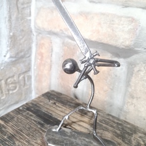 Fém harcos-karddal, Otthon & Életmód, Dekoráció, Dísztárgy, Fémmegmunkálás, Szobrászat, MESKA