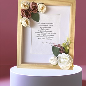 Szülőköszöntő keret, Esküvő, Emlék & Ajándék, Szülőköszöntő ajándék, Mindenmás, Szülőköszöntő virágkeret egyedi általad választott szöveggel is kérhető. 

13x18 cm a szöveg mérete..., MESKA