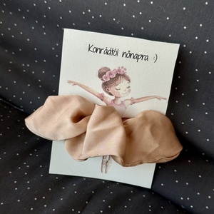 Nőnapi ballerina hajgumival, Otthon & Életmód, Papír, írószer, Ajándékozás kellékei, Képeslap, üdvözlőlap, Papírművészet, MESKA