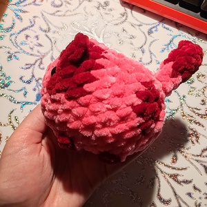 Csöppnyi horgolt cica - 8,5 cm-es Valentin-napi Amigurumi Ajándék vagy Dekoráció - játék & sport - plüssállat & játékfigura - cica - Meska.hu
