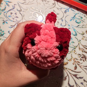 Csöppnyi horgolt cica - 8,5 cm-es Valentin-napi Amigurumi Ajándék vagy Dekoráció, Játék & Sport, Plüssállat & Játékfigura, Cica, Horgolás, MESKA