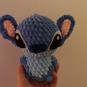 Stitch ihlette figura, kék űrlény horgolt amigurumi ajándék játék felnőtt gyerek, Játék & Sport, Plüssállat & Játékfigura, Plüss mesefigurák, Horgolás, MESKA