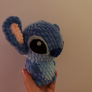 Stitch ihlette figura, kék űrlény horgolt amigurumi ajándék játék felnőtt gyerek - játék & sport - plüssállat & játékfigura - plüss mesefigurák - Meska.hu