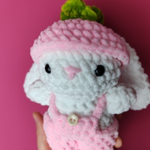 Fehér nyuszi rózsaszín eper overálban horgolt amigurumi figura ajándék játék felnőtt gyerek, Játék & Sport, Plüssállat & Játékfigura, Nyuszi, Horgolás, MESKA