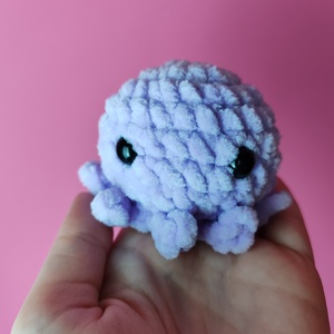 Kis lila polip horgolt amigurumi ajándék játék felnőtt gyerek, Játék & Sport, Plüssállat & Játékfigura, Polip, Horgolás, MESKA