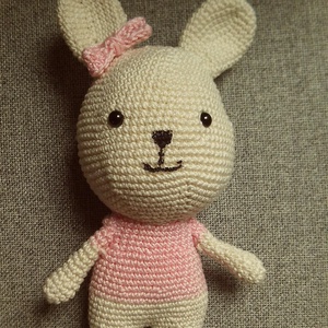 Amigurumi nyuszi, Játék & Sport, Plüssállat & Játékfigura, Nyuszi, Horgolás, Varrás, MESKA