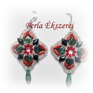 Virágos dallam nemzeti színekre hangolva - ékszer - fülbevaló - lógó fülbevaló - Meska.hu