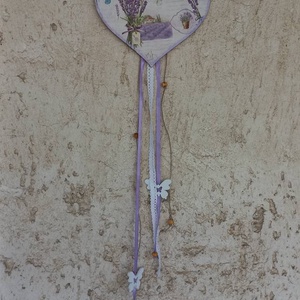 Szív alakú szalagos levendulás fa üdvözlő tábla, Otthon & Életmód, Dekoráció, Ajtó- és ablak dekoráció, Ajtótábla, Decoupage, transzfer és szalvétatechnika, MESKA