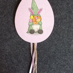 Húsvéti manó fa dísz szalagokkal, madzaggal, fagolyókkal., Ünnepi díszek, dekorációk, Húsvéti díszek és dekorációk, Decoupage, transzfer és szalvétatechnika, MESKA