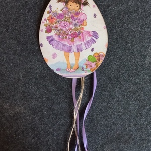Húsvéti tojásos, kislányos fa dísz szalagokkal, madzaggal, fagolyókkal., Ünnepi díszek, dekorációk, Húsvéti díszek és dekorációk, Decoupage, transzfer és szalvétatechnika, MESKA