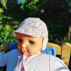 Labda sapka - kislány füles - rózsaszín apró virágos - baba - mama - babaruházat - babasapka - Meska.hu