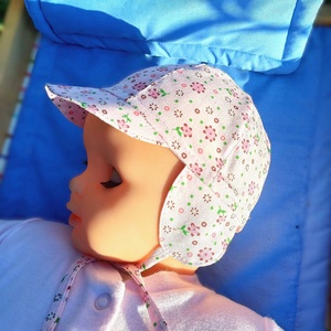 Labda sapka - kislány füles - rózsaszín apró virágos - baba - mama - babaruházat - babasapka - Meska.hu