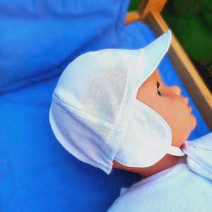 Labda sapka / fiú / füles fehér - baba - mama - babaruházat - babasapka - Meska.hu