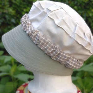 Cloche nyári kalap, női / kombinált / tört fehér-khaki - ruha & divat - sál, sapka, kendő - kalap - Meska.hu
