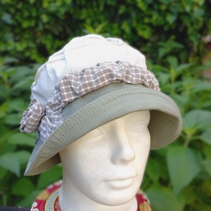Cloche nyári kalap, női / kombinált / tört fehér-khaki - ruha & divat - sál, sapka, kendő - kalap - Meska.hu