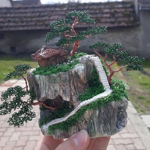 Hegyi kisház bonsai fákkal - Meska.hu