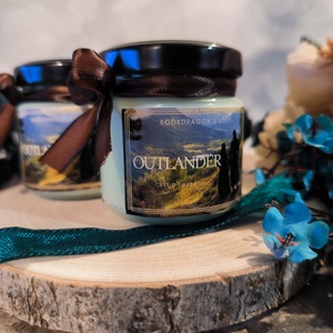 Outlander - szójaviasz könyves gyertya, Otthon & Életmód, Gyertya, illat, aroma, Gyertya, Gyertya-, mécseskészítés, MESKA