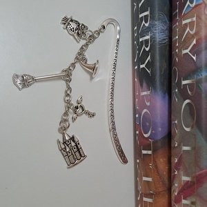 Könyvjelző Harry Potter tematikájú charmokkal. - könyv & zene - könyvjelző - Meska.hu