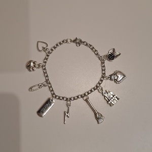 Karkötő egyedi charmokkal.  - Meska.hu