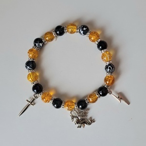 Karkötő Negyedik szárny tematikájú charmokkal és gyöngyökkel , Ékszer, Karkötő, Charm karkötő, Ékszerkészítés, Gyöngyfűzés, gyöngyhímzés, MESKA