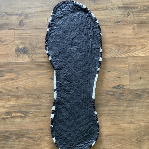 Tufting technikával készült cipőtalp alakú szőnyeg túrázást kedvelőknek - otthon & lakás - lakástextil - szőnyeg - szövött szőnyeg - Meska.hu