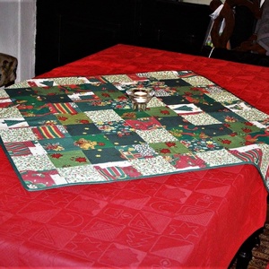 PATCHWORK KARÁCSONYI terítő 100% pamut, Otthon & Életmód, Konyhafelszerelés, tálalás, Tálalás, Terítő, Varrás, Patchwork, foltvarrás, MESKA
