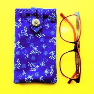 Kék virágmintás szemüvegtok, bármitartó, Táska & Tok, Pénztárca & Más tok, Szemüvegtok, Varrás, MESKA