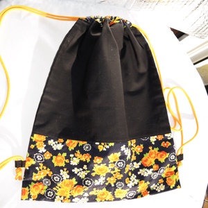 Fekete - virágos aljú gymbag, hátizsák, tornazsák 100% pamut  - táska & tok - hátizsák - tornazsák, gymbag - Meska.hu