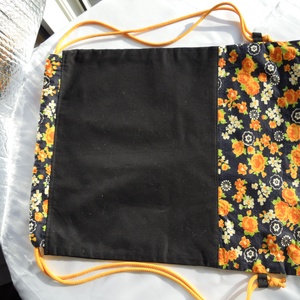 Fekete - virágos aljú gymbag, hátizsák, tornazsák 100% pamut  - táska & tok - hátizsák - tornazsák, gymbag - Meska.hu