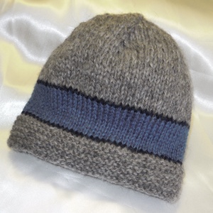 Gyapjú, kötött, férfi sapka - szürke, kék csíkos - ruha & divat - sál, sapka, kendő - sapka - Meska.hu