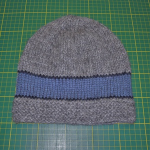 Gyapjú, kötött, férfi sapka - szürke, kék csíkos - ruha & divat - sál, sapka, kendő - sapka - Meska.hu
