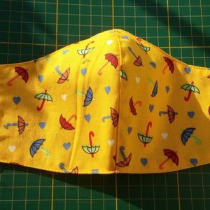 Színes esernyők - sárga alapon M női méret szájmaszk - ruha & divat - maszk, arcmaszk - női - Meska.hu