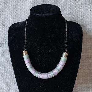 Mint - Lilac Twist � Mentazöld és halványlila fonallal bevont íves nyakék ezüst lánccal - ékszer - nyaklánc - statement nyaklánc - Meska.hu