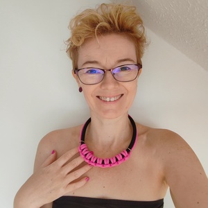 Fuchsia Pulse � Kézzel csomózott kötélnyakék (Magentarózsaszín - Fekete) - Meska.hu
