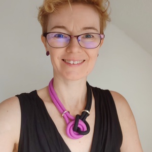 Magenta - Black Knot � Ciklámen és fekete kötélnyakék ezüst szerelékekkel - Meska.hu