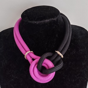 Magenta - Black Knot � Ciklámen és fekete kötélnyakék ezüst szerelékekkel - ékszer - nyaklánc - statement nyaklánc - Meska.hu