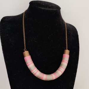Vintage Rose Twist � Mályvarózsaszín és zsályazöld fonallal bevont íves nyakék antik réz lánccal - ékszer - nyaklánc - statement nyaklánc - Meska.hu