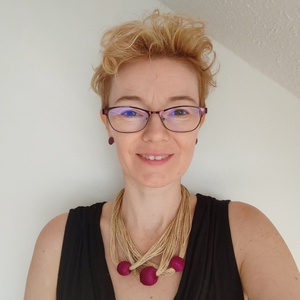 Burgundy Chic � Sokszálas statement textilnyaklánc kézzel bevont szatén golyókkal - Meska.hu