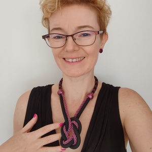 Mályva - Noir - dizájner csomó-nyakék hímzett részletekkel (Fekete - Mályva) - Meska.hu