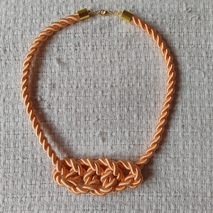 Peach Silk Knot  � Selyemzsinór díszcsomós textilnyakék (Barack) - ékszer - nyaklánc - statement nyaklánc - Meska.hu